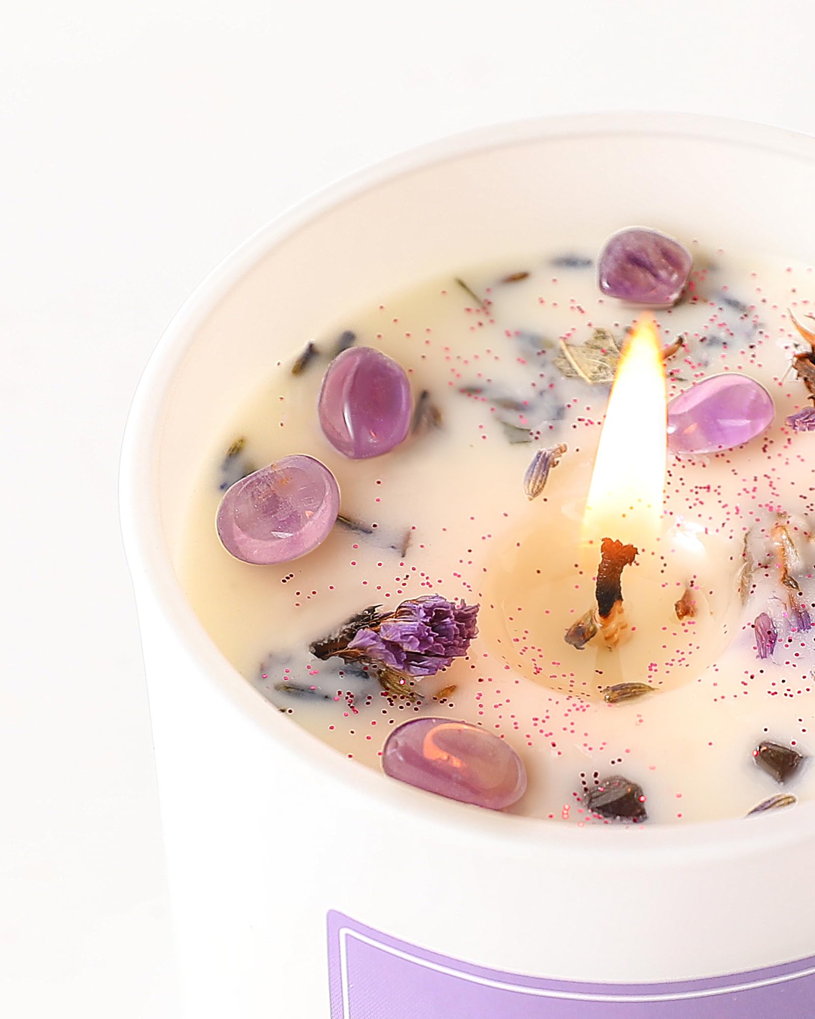 AOOVOO Lavender Scented Candles for Women - Aromatherapy Candle with Crystals Inside, 10oz Soy Candles for Home Scented, Birthday Gifts Mothers Day Candle for Women Mom