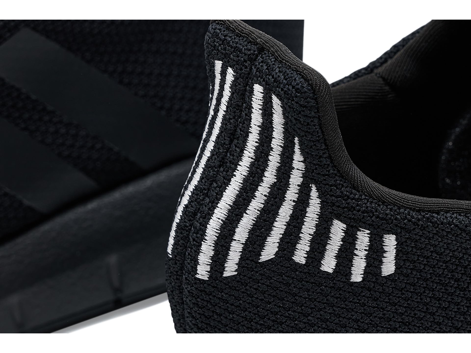 adidas Womens Swift Run Core Black/Core Black/Wonder Quartz 9